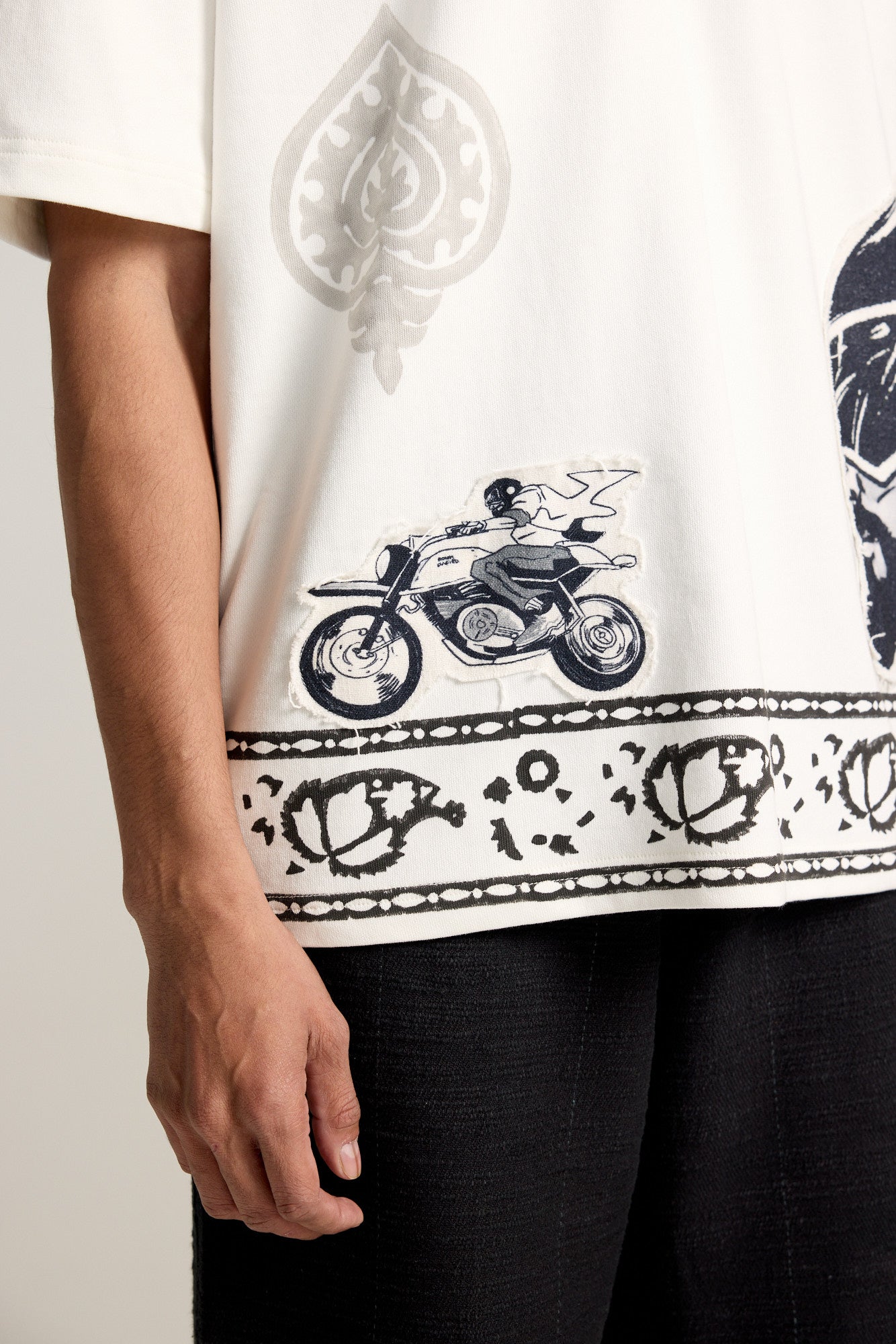 “Roar of a Legend” Block-Print T-shirt